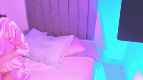 Snapshot of roxanedewalle chatting on 12-03-25, 10:24 Roxane online show from 12-03-25, 10:24