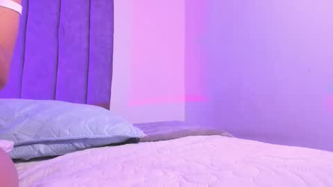 Snapshot of roxanedewalle chatting on 12-04-25, 06:34 Roxane online show from 12-04-25, 06:34