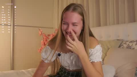 Anna Lokiss online show from 09-18-25, 01:24