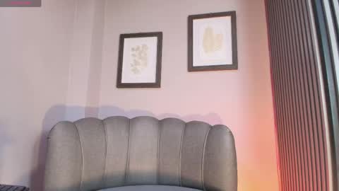 Snapshot of roxanna_moore2 chatting on 05-29-26, 12:14 Roxanna online show from 05-29-26, 12:14