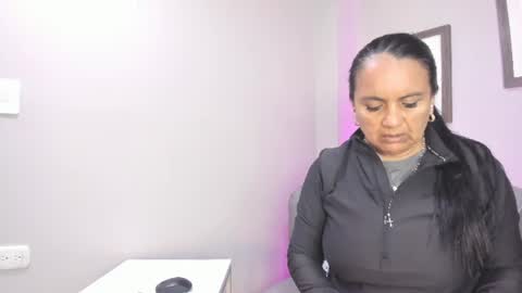 Snapshot of roxanna_moore2 chatting on 06-22-26, 01:29 Roxanna online show from 06-22-26, 01:29