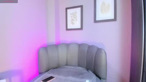 Snapshot of roxanna_moore2 chatting on 06-29-26, 05:25 Roxanna online show from 06-29-26, 05:25
