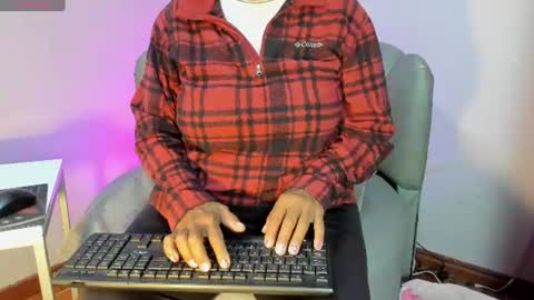 Snapshot of roxanna_moore2 chatting on 07-01-26, 05:09 Roxanna online show from 07-01-26, 05:09