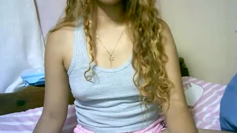 roxanne_98 online show from 12-18-25, 03:51