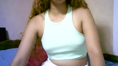 roxanne_98 online show from 01-07-26, 11:40