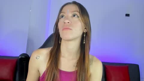 Snapshot of roxanne_jones1 chatting on 01-07-26, 07:49 roxanne online show from 01-07-26, 07:49