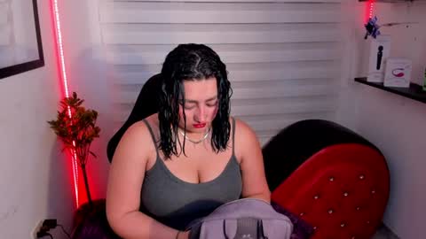 Snapshot of roxanne_morelli chatting on 06-28-26, 12:22 roxanne online show from 06-28-26, 12:22
