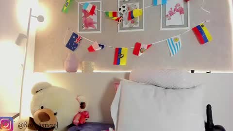 Snapshot of roxannegomez_ chatting on 07-14-26, 12:33 Roxanne Gomez online show from 07-14-26, 12:33