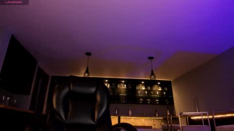 Roxanne Hill  online show from 12-20-25, 10:55