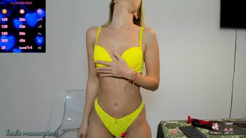 Snapshot of roxannequin chatting on 03-05-25, 05:18 roxanne online show from 03-05-25, 05:18