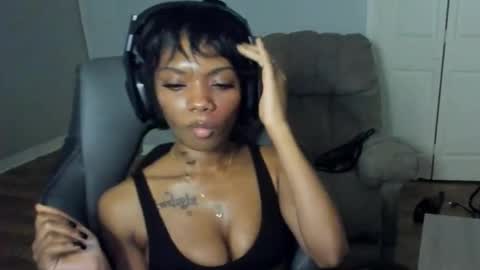 Snapshot of roxcakes chatting on 05-13-26, 03:42 roxcakes online show from 05-13-26, 03:42
