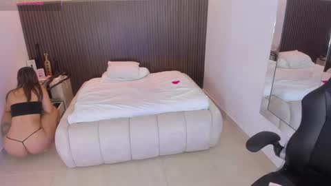 Snapshot of roxi_moon1 chatting on 04-30-26, 09:08 R O X Y online show from 04-30-26, 09:08
