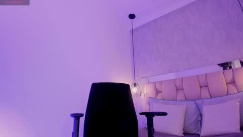 Roxie  online show from 02-13-25, 02:01