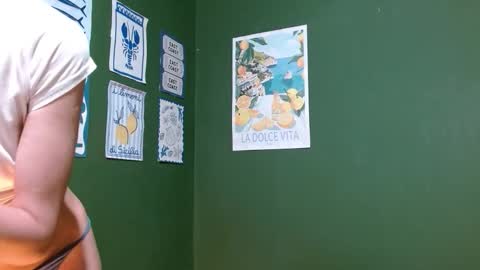 Snapshot of roxiehood chatting on 10-27-25, 07:40 Roxie online show from 10-27-25, 07:40