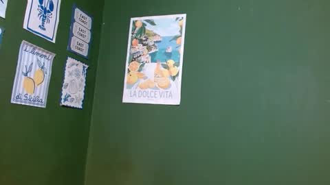 Snapshot of roxiehood chatting on 02-04-26, 02:39 Roxie online show from 02-04-26, 02:39