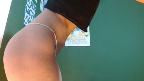 Snapshot of roxiehood chatting on 02-15-26, 02:19 Roxie online show from 02-15-26, 02:19