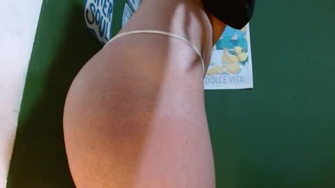 Snapshot of roxiehood chatting on 05-09-26, 02:17 Roxie online show from 05-09-26, 02:17