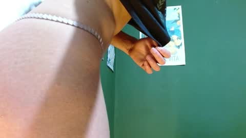Snapshot of roxiehood chatting on 05-10-26, 02:39 Roxie online show from 05-10-26, 02:39