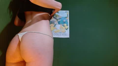 Snapshot of roxiehood chatting on 05-23-26, 02:39 Roxie online show from 05-23-26, 02:39