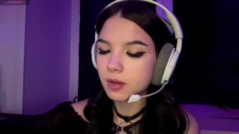 Snapshot of roxiepiurkowski chatting on 12-05-25, 04:03 Hana online show from 12-05-25, 04:03