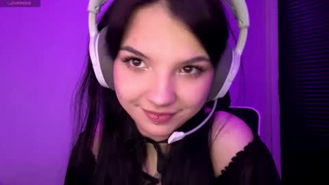 Snapshot of roxiepiurkowski chatting on 12-20-25, 03:19 Hana online show from 12-20-25, 03:19