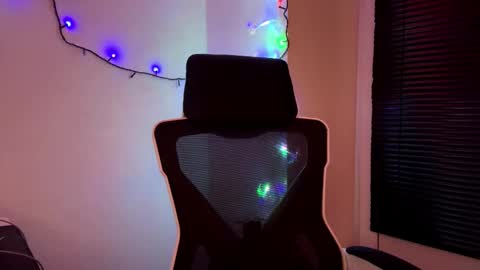 Snapshot of roxiepiurkowski chatting on 01-11-26, 04:12 Hana online show from 01-11-26, 04:12