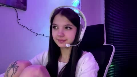 Snapshot of roxiepiurkowski chatting on 02-07-26, 02:32 Hana online show from 02-07-26, 02:32