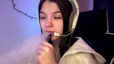 Snapshot of roxiepiurkowski chatting on 02-12-26, 03:07 Hana online show from 02-12-26, 03:07