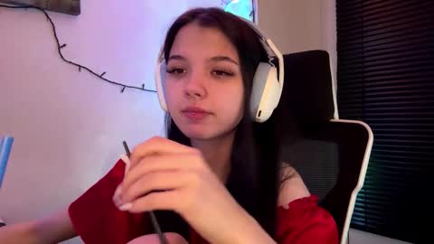 Snapshot of roxiepiurkowski chatting on 02-13-26, 03:08 Hana online show from 02-13-26, 03:08