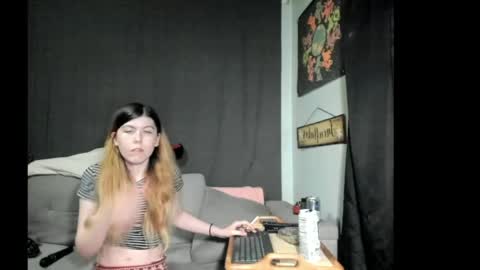 roxihazeleyes online show from 06-04-26, 11:49