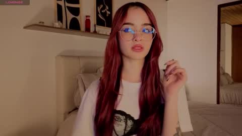 Snapshot of roxxy_mora chatting on 10-24-25, 09:33 Roxxy online show from 10-24-25, 09:33