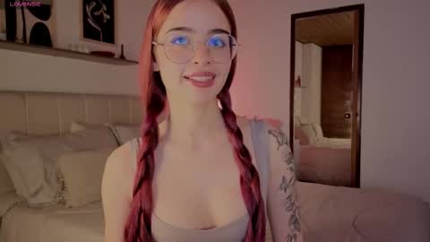 Snapshot of roxxy_mora chatting on 11-22-25, 11:04 Roxxy online show from 11-22-25, 11:04