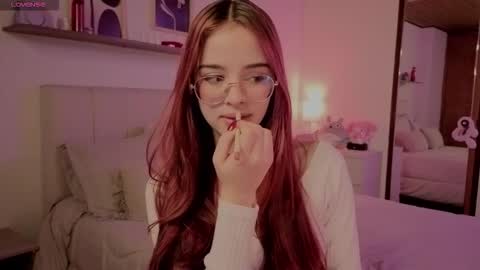 Snapshot of roxxy_mora chatting on 12-01-25, 10:26 Roxxy online show from 12-01-25, 10:26