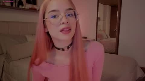 Snapshot of roxxy_mora chatting on 01-13-26, 10:37 Roxxy online show from 01-13-26, 10:37