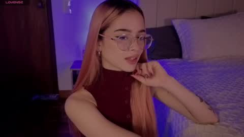 Snapshot of roxxy_mora chatting on 02-06-26, 10:57 Roxxy online show from 02-06-26, 10:57
