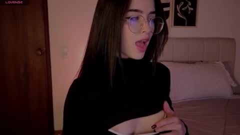 Snapshot of roxxy_mora chatting on 02-23-26, 10:40 Roxxy online show from 02-23-26, 10:40