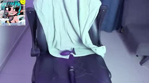 Snapshot of roxy_clark chatting on 09-23-25, 09:23 Annah online show from 09-23-25, 09:23