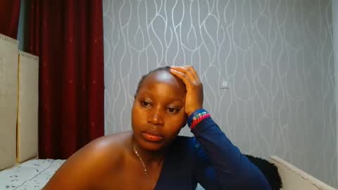 Snapshot of roxy_heather chatting on 01-16-26, 07:18 Roxy online show from 01-16-26, 07:18