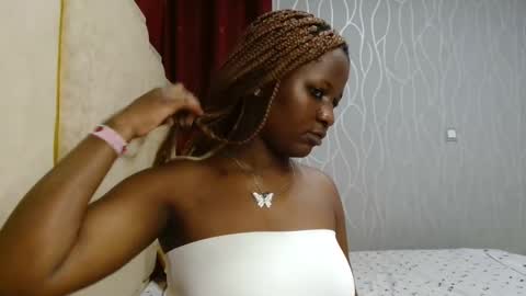 Snapshot of roxy_heather chatting on 01-17-26, 09:51 Roxy online show from 01-17-26, 09:51