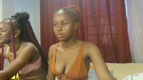 Snapshot of roxy_heather chatting on 02-10-26, 02:21 Roxy online show from 02-10-26, 02:21