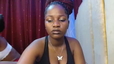 Snapshot of roxy_heather chatting on 02-26-26, 06:18 Roxy online show from 02-26-26, 06:18