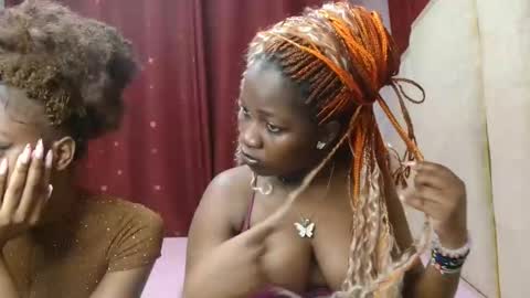 Snapshot of roxy_heather chatting on 04-04-26, 04:15 Roxy online show from 04-04-26, 04:15