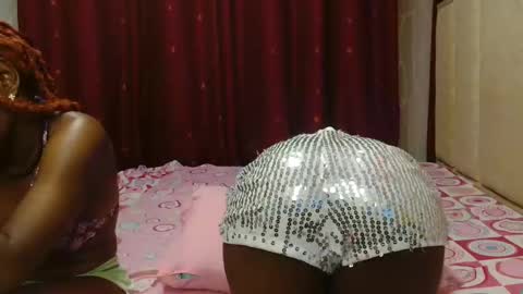 Snapshot of roxy_heather chatting on 04-14-26, 06:03 Roxy online show from 04-14-26, 06:03