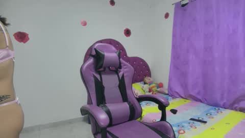 Snapshot of roxy_lu_07 chatting on 12-17-25, 03:34 Roxy online show from 12-17-25, 03:34