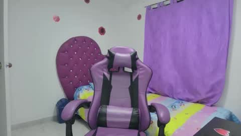 Snapshot of roxy_lu_07 chatting on 12-23-25, 03:26 Roxy online show from 12-23-25, 03:26