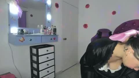 Snapshot of roxy_lu_07 chatting on 02-03-26, 06:22 Roxy online show from 02-03-26, 06:22