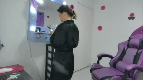 Snapshot of roxy_lu_07 chatting on 02-16-26, 01:57 Roxy online show from 02-16-26, 01:57