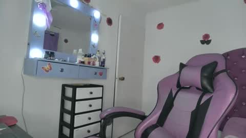 Snapshot of roxy_lu_07 chatting on 04-14-26, 02:28 Roxy online show from 04-14-26, 02:28