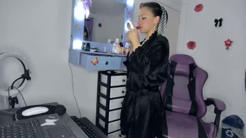 Snapshot of roxy_lu_07 chatting on 07-16-26, 02:06 Roxy online show from 07-16-26, 02:06