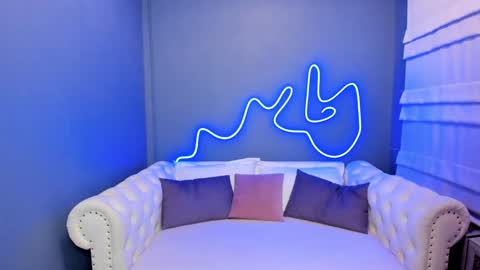 Roxy online show from 02-05-25, 01:15